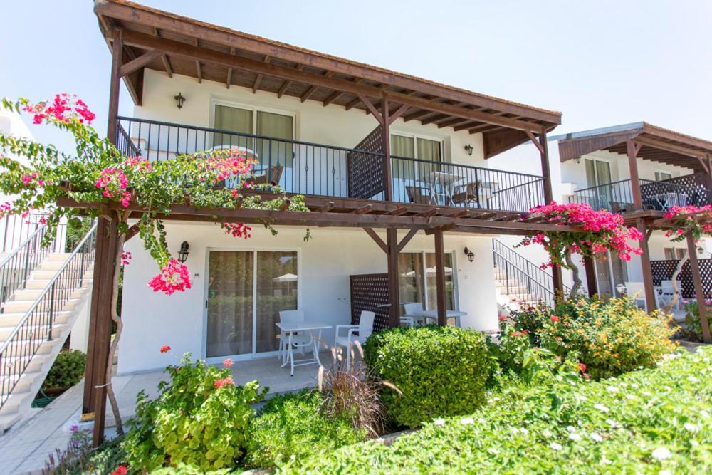 Citrus Tree Gardens Hotel Karavas  Exterior photo